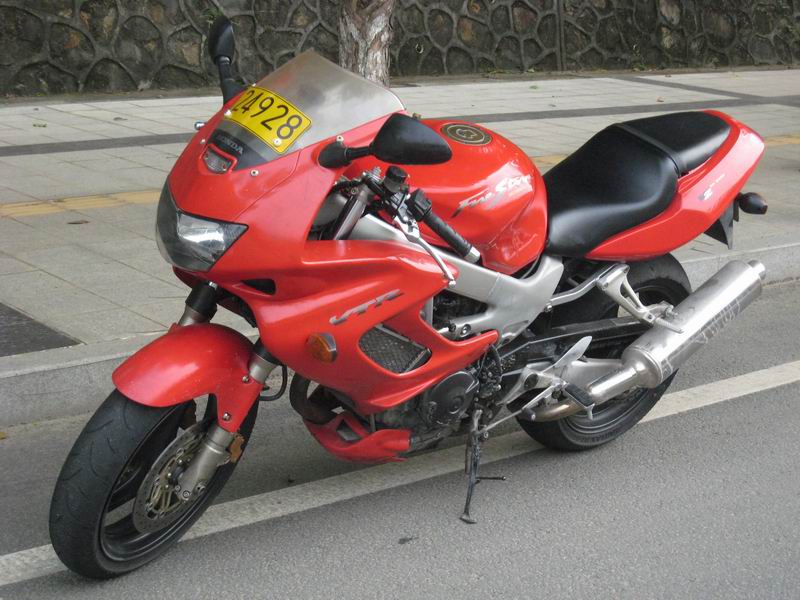 [贴图]东莞市凤岗26338RMB出售VTR1000!!!