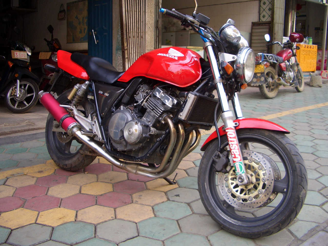 广西百色9000元卖94CB400。