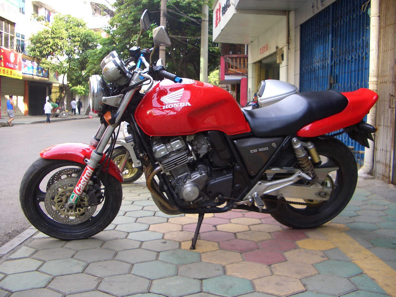 广西百色9000元卖94CB400。