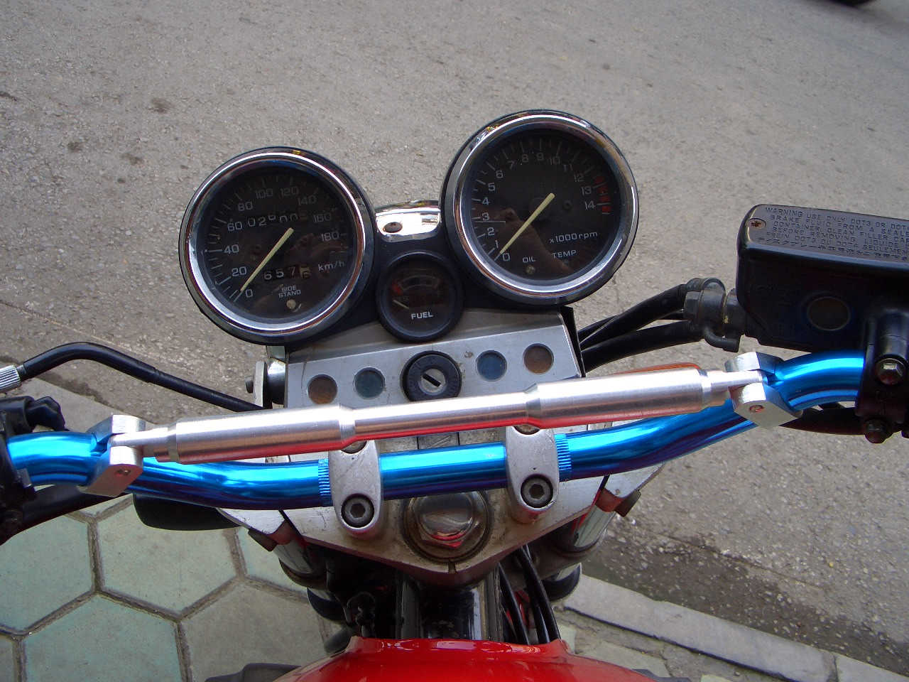 广西百色9000元卖94CB400。