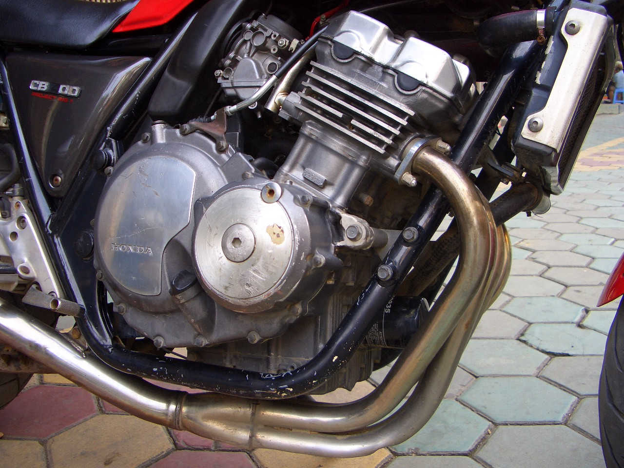 广西百色9000元卖94CB400。