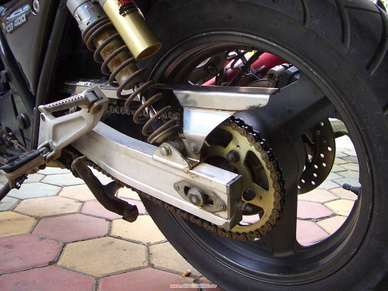 广西百色9000元卖94CB400。