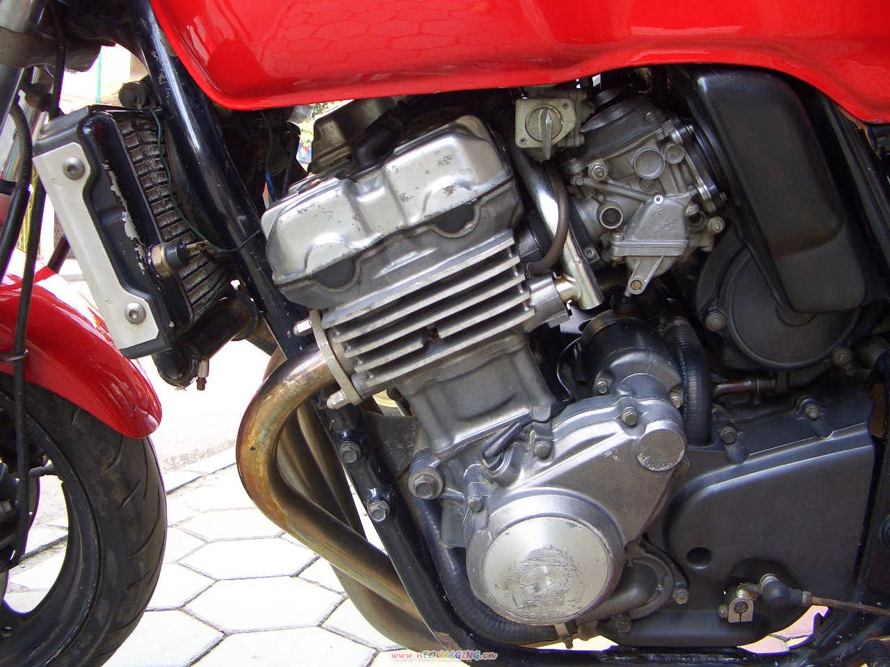 广西百色9000元卖94CB400。