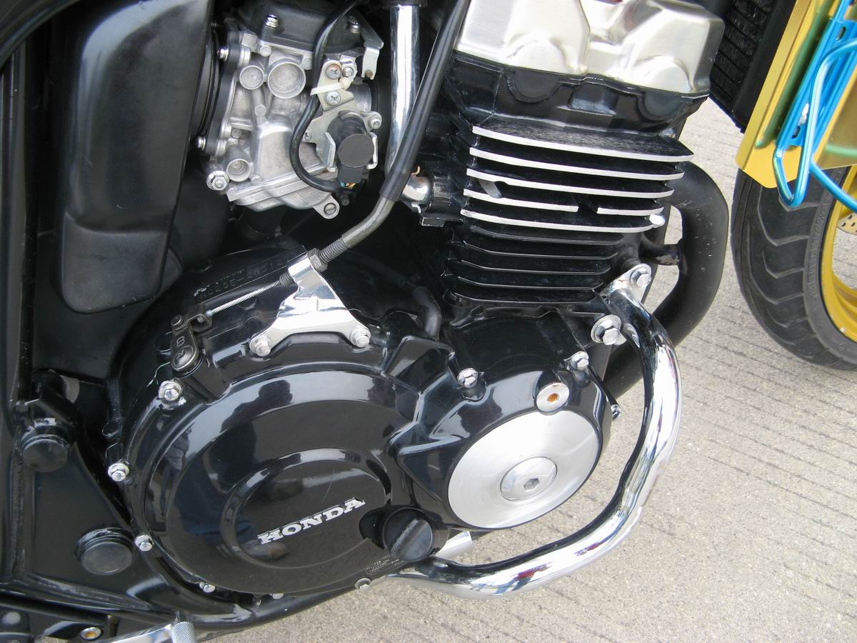 广西贺州40300元代友出售94CB,98CB,03ZRX400.