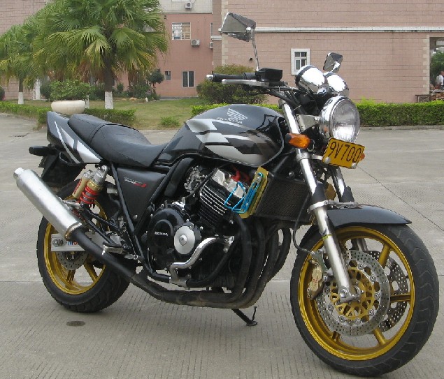 广西贺州40300元代友出售94CB,98CB,03ZRX400.