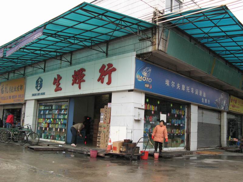 今天好冻,于是开摩托去吃了个很热的煲仔饭