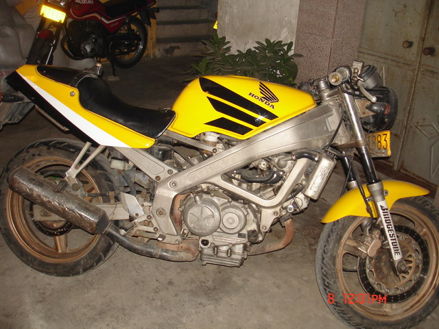 佛山大良代友出售CB400;和本田VT250各一台。