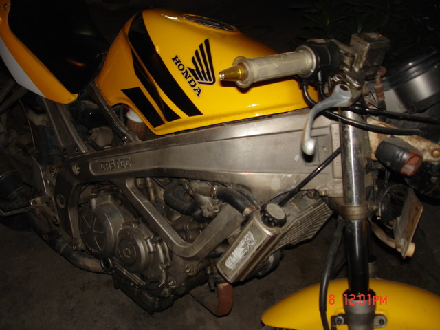 佛山大良代友出售CB400;和本田VT250各一台。