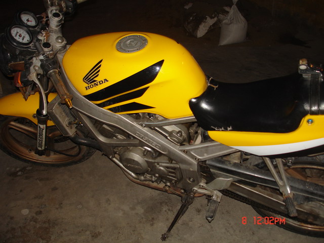 佛山大良代友出售CB400;和本田VT250各一台。