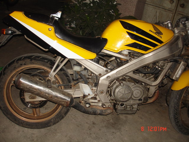 佛山大良代友出售CB400;和本田VT250各一台。