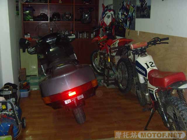 湖北仙桃出售3台自己用的车，PC800，CR125，93的白菜。本人相当爱惜车，因事转让。