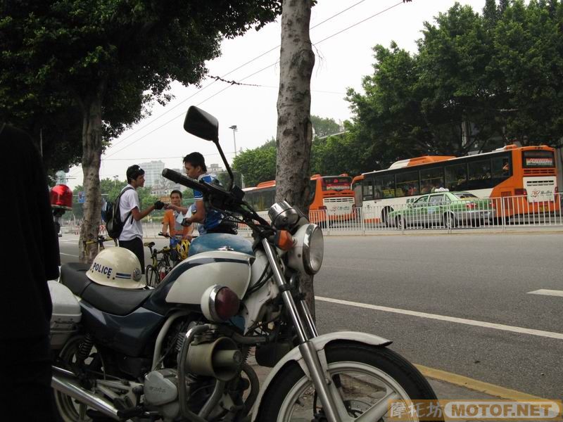 [原创]出动250CC大马力警车牛X吊车来整单车