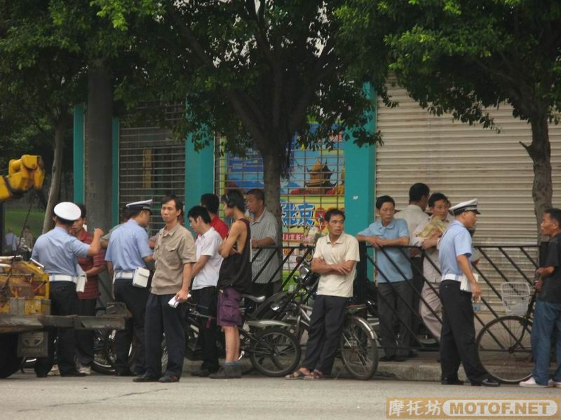 [原创]出动250CC大马力警车牛X吊车来整单车