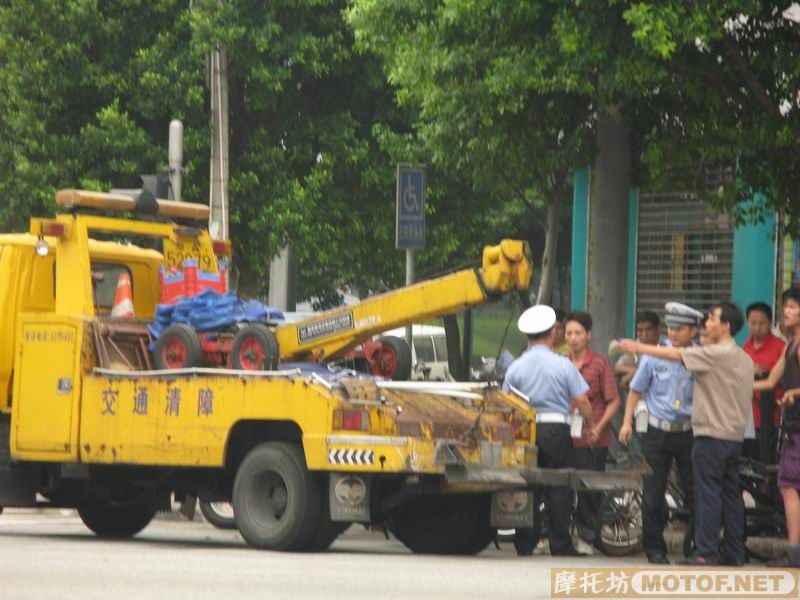 [原创]出动250CC大马力警车牛X吊车来整单车
