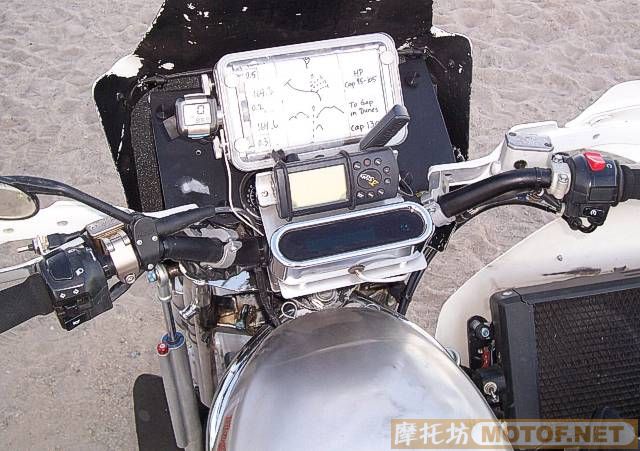 国内外的专供骑士使用的摩托车对讲机及导航系统(不定期更新，看到新玩意儿就贴)