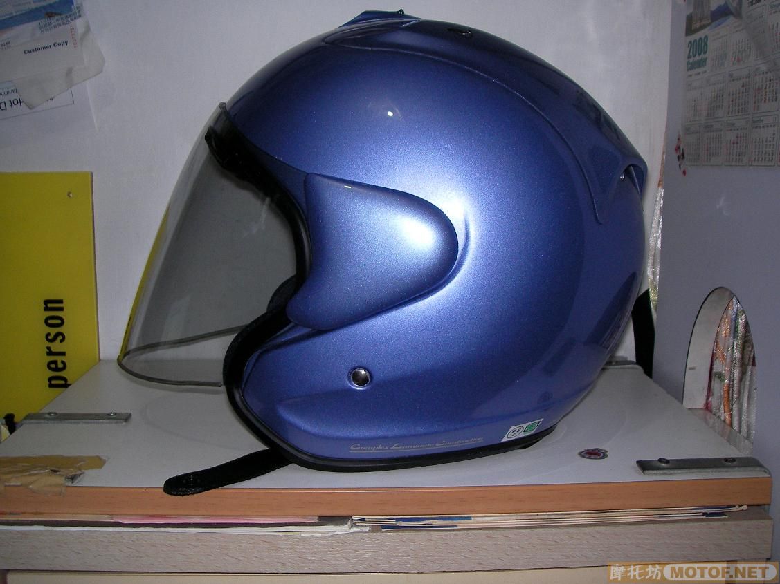 代友清理家中多余的顶级名牌ARAI.SHOEI头盔1300-2000不等