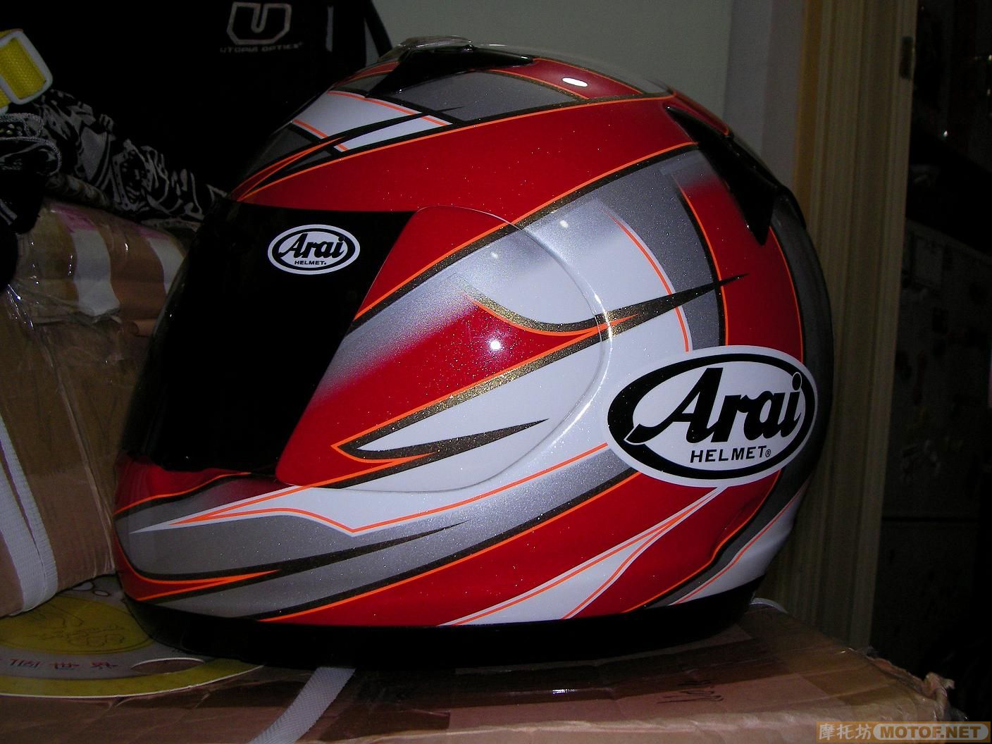 代友清理家中多余的顶级名牌ARAI.SHOEI头盔1300-2000不等
