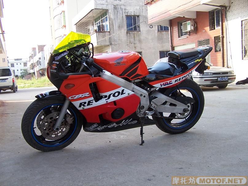 广东四会8800元出售CBR23.13800元出售FZ400各一台