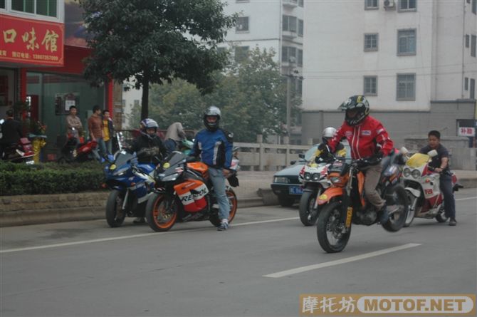 在国庆节中郴州黑蚂蚁车友俱乐部新生