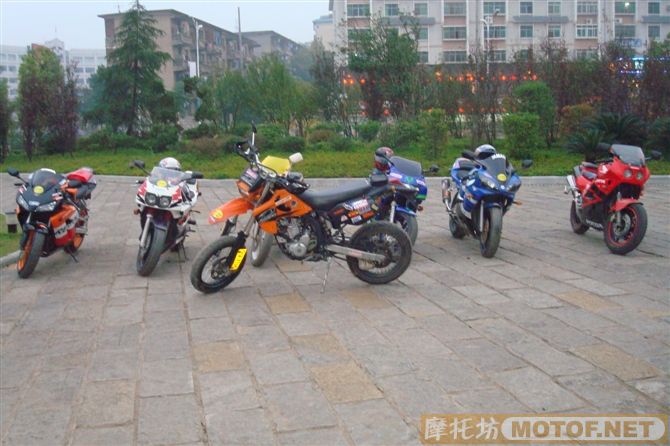 在国庆节中郴州黑蚂蚁车友俱乐部新生