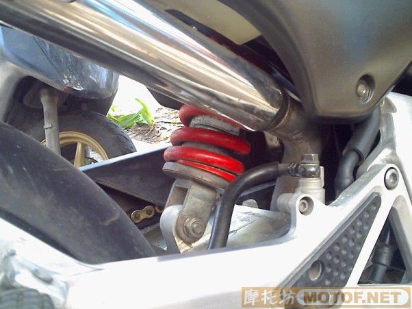 广西钦州15500卖一辆02款的黄蜂250