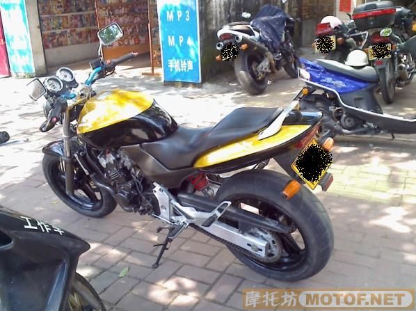 广西钦州15500卖一辆02款的黄蜂250