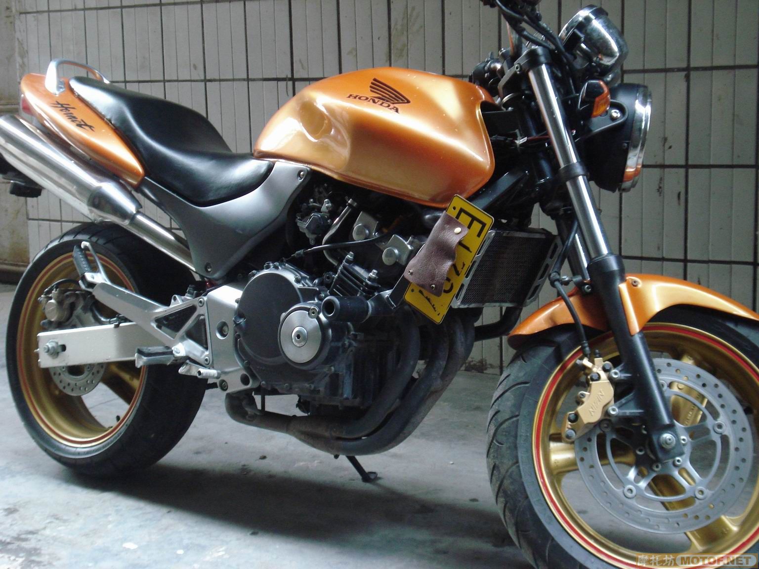 惠州出售两台车XJR400 02小黄蜂 打包价30000元