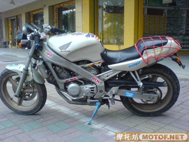 廉江出售一台VT250，价钱是3000，我的电话13671499944，车车在廉江，如果是湛江车友的话我可以开