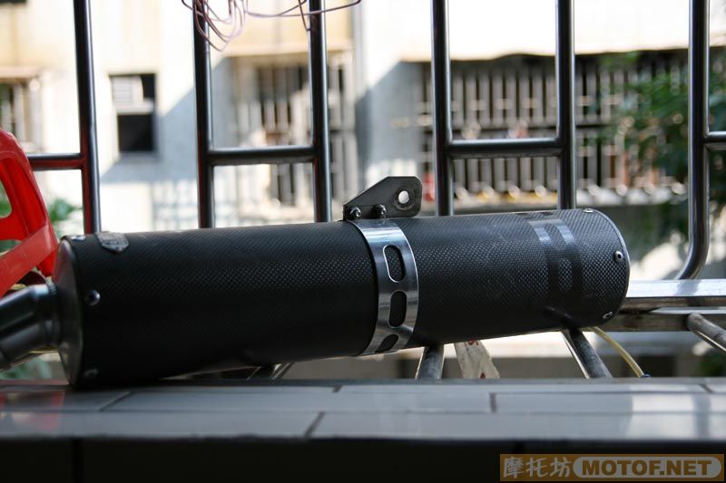 [出售] 碳纤排气尾段，适合250-400CC