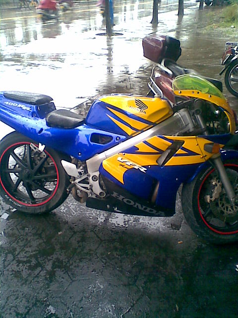中山小榄代友8000$卖一台非常好的VFR400