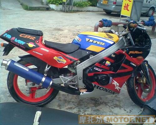 珠海低价出售CBR250 3500元