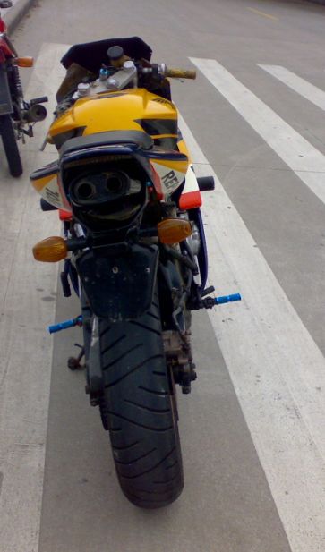广州白云区代友出售8800CBR400 23期改F5(尾排)