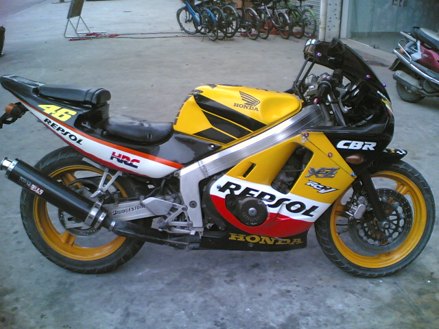 广州，芳村，代友出售CBR19一台6500元可小刀