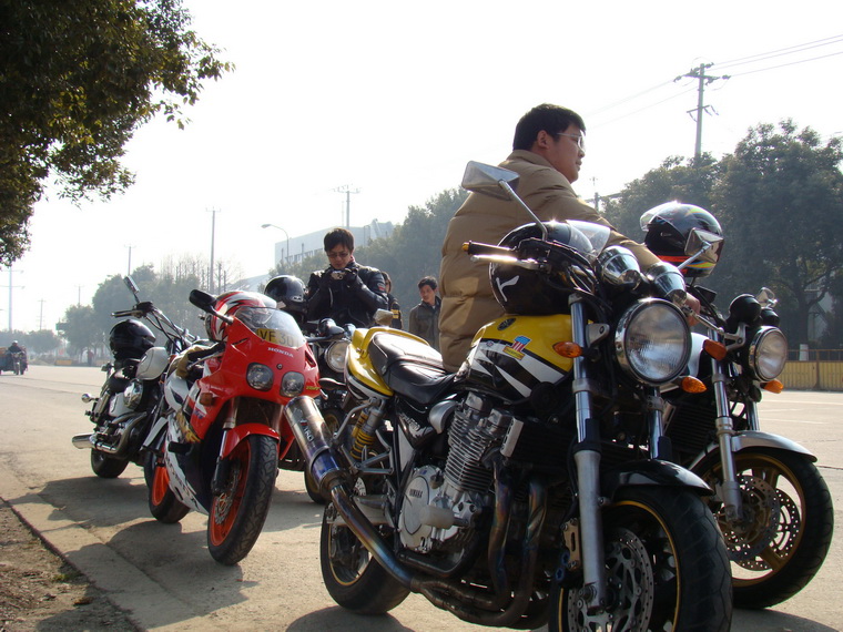 上海2万 出YAMAHA 00年XJR1300