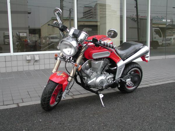 中国制造 "鼓动"V缸100CC