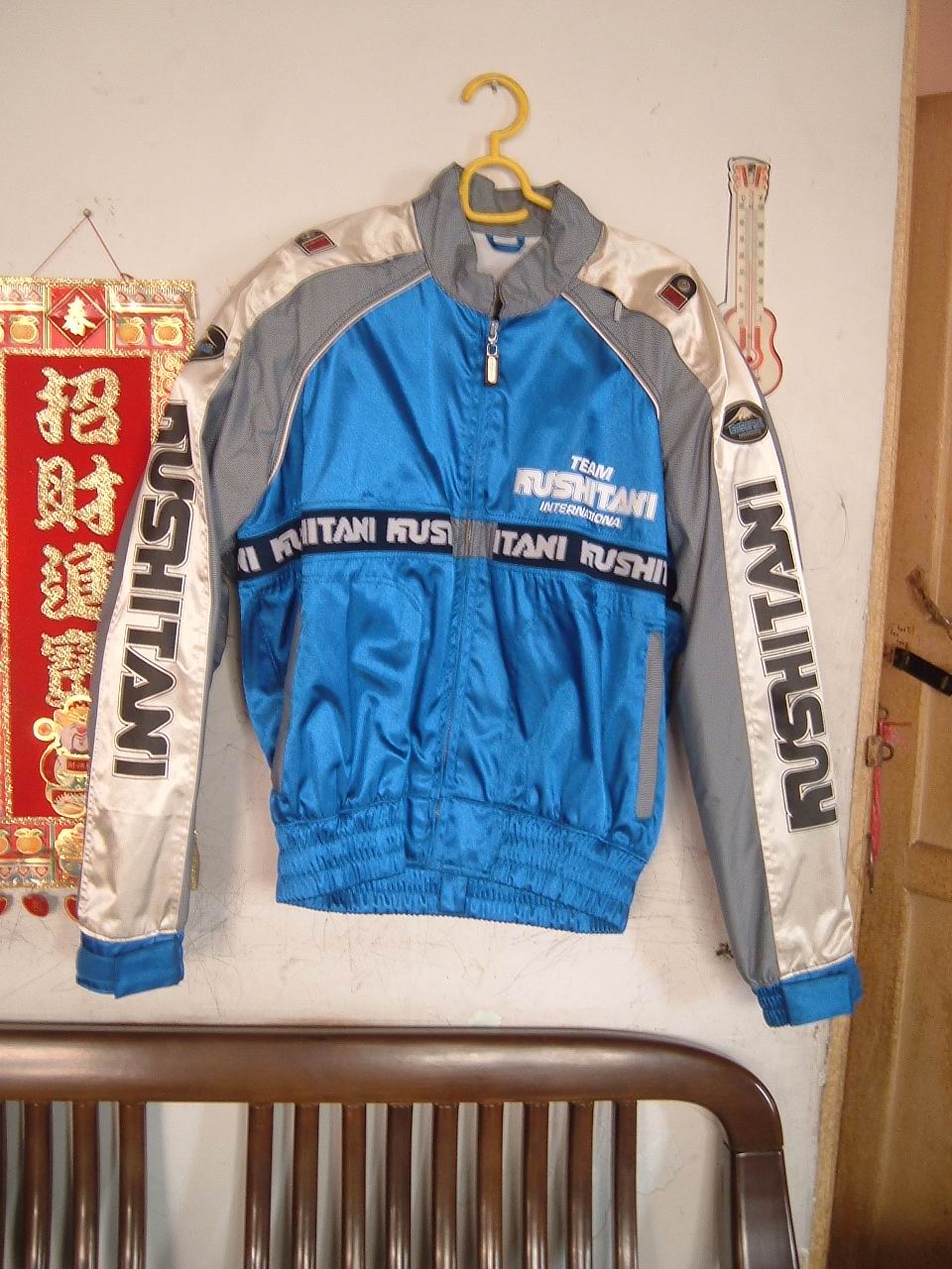 佛山出售.OGK头盔1000元.摩托高级风衣300元.!!!