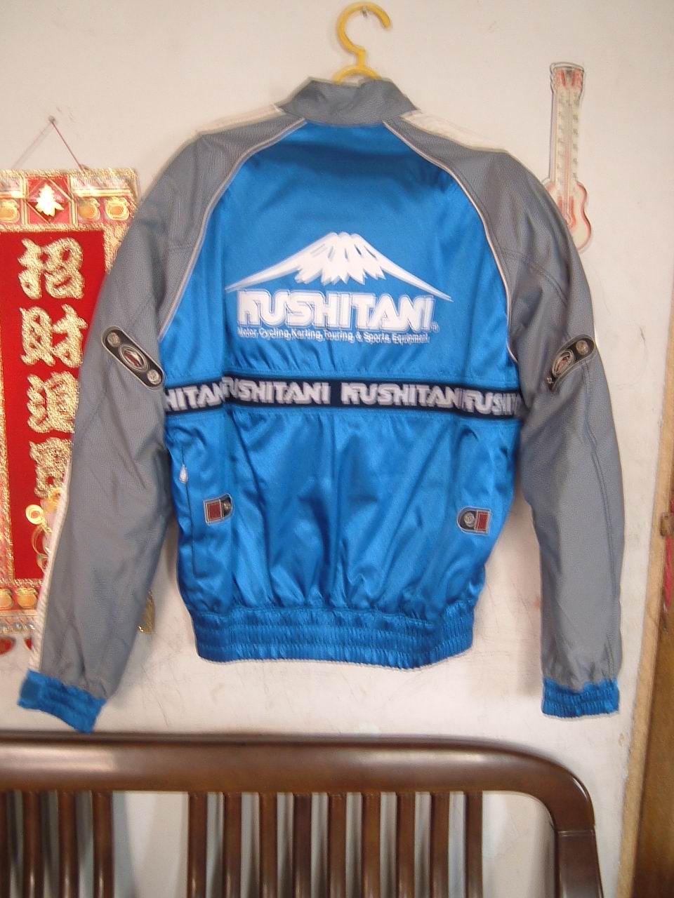 佛山出售.OGK头盔1000元.摩托高级风衣300元.!!!