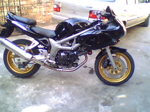 广东湛江8800元出售00SV400一台