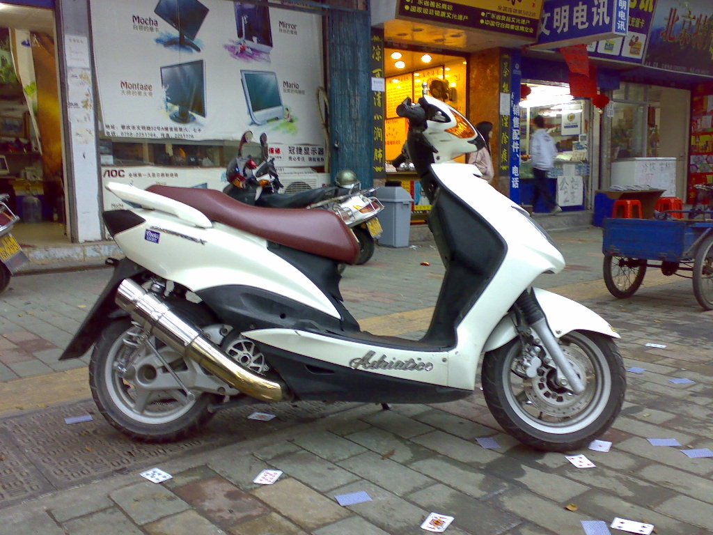 广东肇庆11000出售02年4V一台图片已上传
