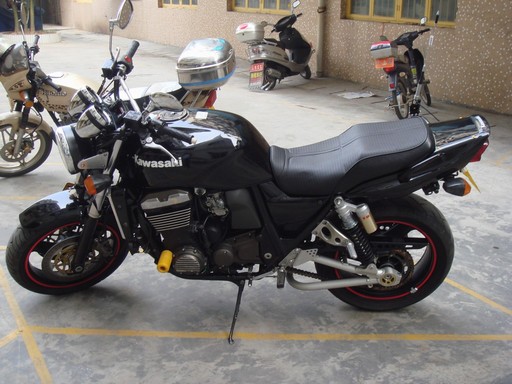 广西梧州卖精神98ZRX1100，2W1