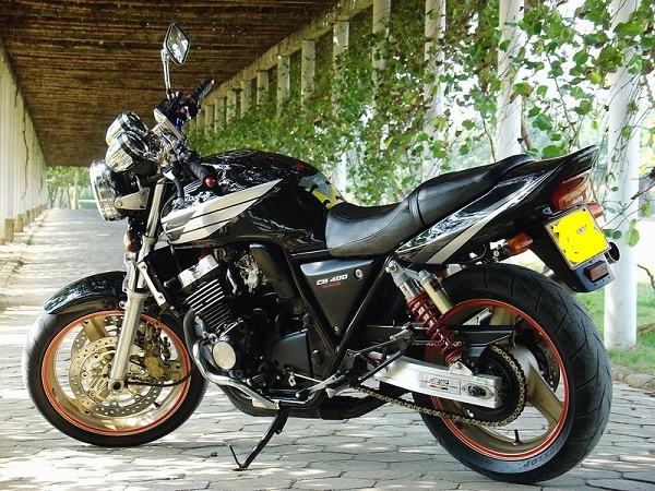广西北海出98CB 400.真牌 17000元  可以小小刀