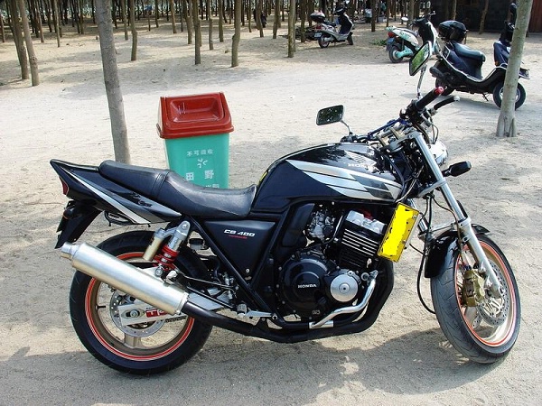 广西北海出98CB 400.真牌 17000元  可以小小刀