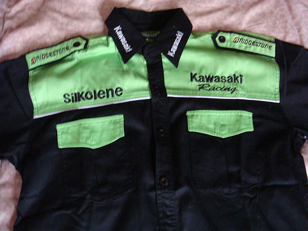广东江门出售ＫＡＷＡＳＡＫＩ与ＷＥＳＴ衣服各一件