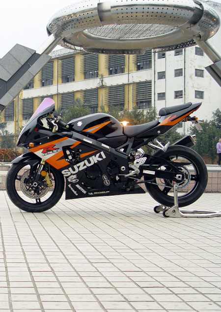 ★★★南宁４Ｗ２出售０４年小Ｒ（接受换车）★★★