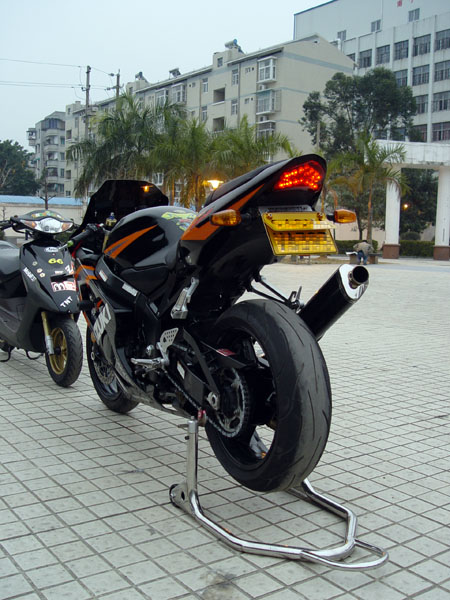 ★★★南宁４Ｗ２出售０４年小Ｒ（接受换车）★★★
