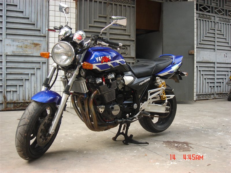 01年YAMAHA.XJR1300街车出售,价格;2.65万.
