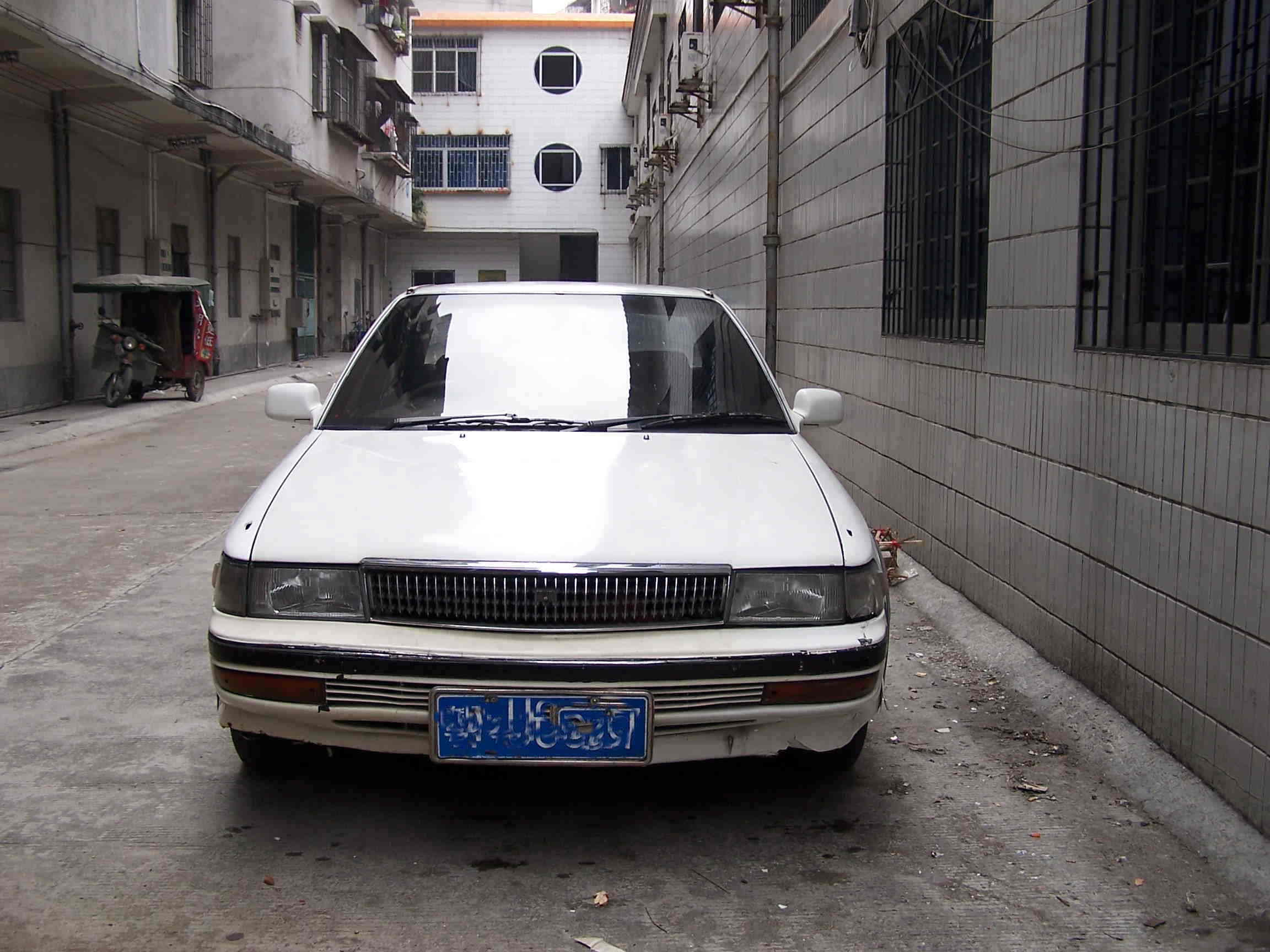 佛冈代友卖一部TOYOTA右呔车9000元和一些配件.