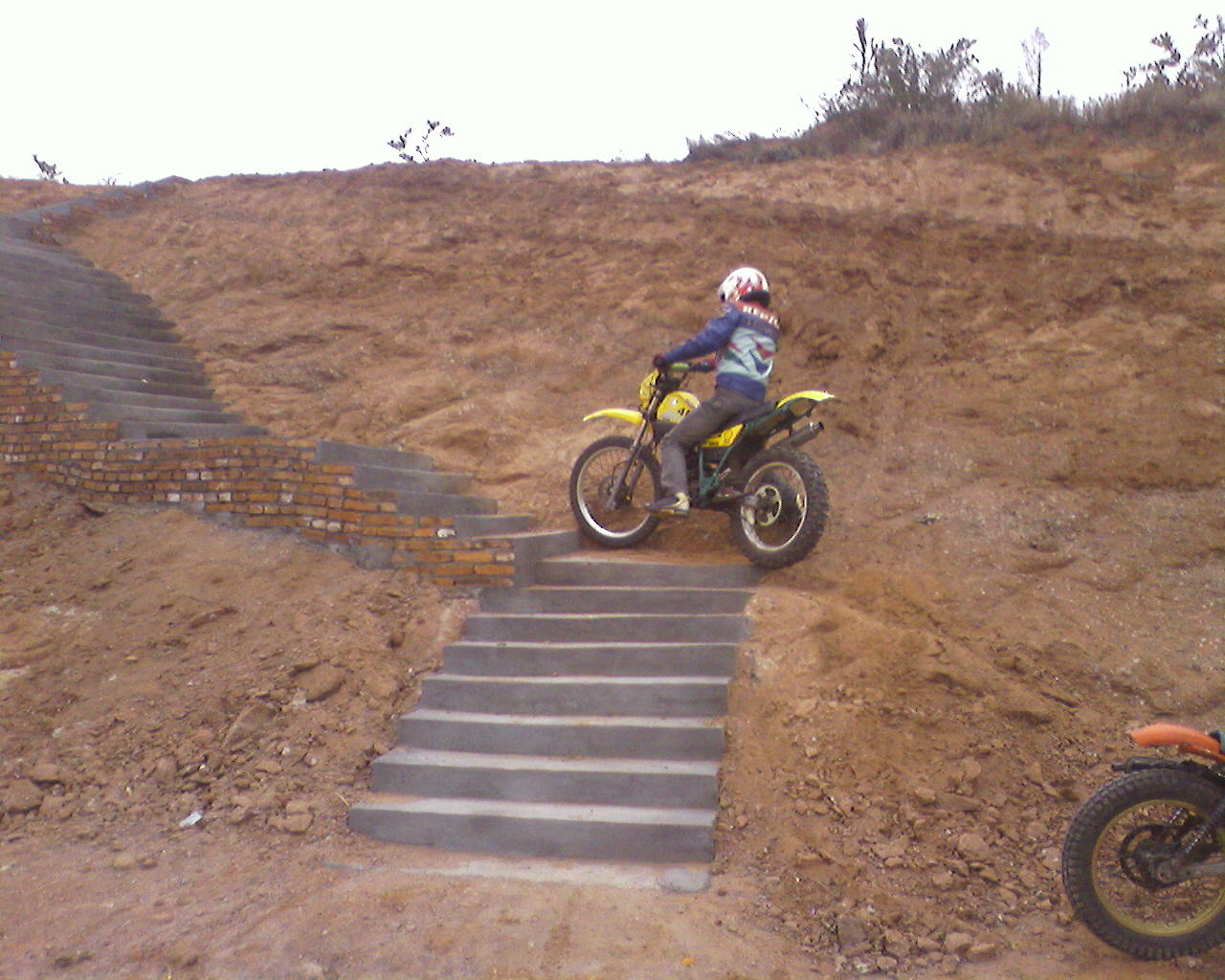 买个YAMAHA225越野车