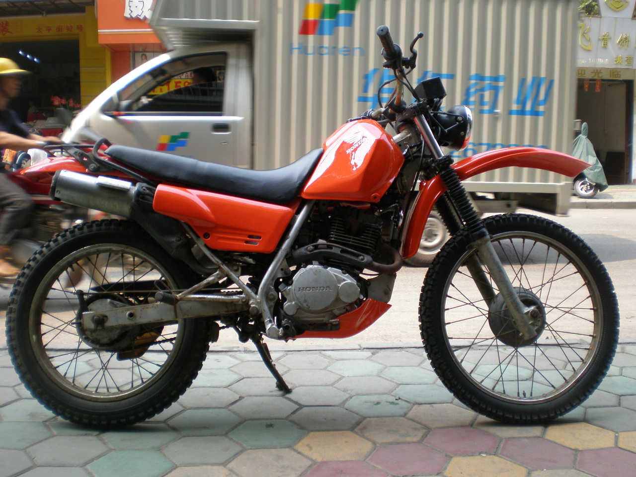 广西百色3000元卖架本田125cc越野车。
