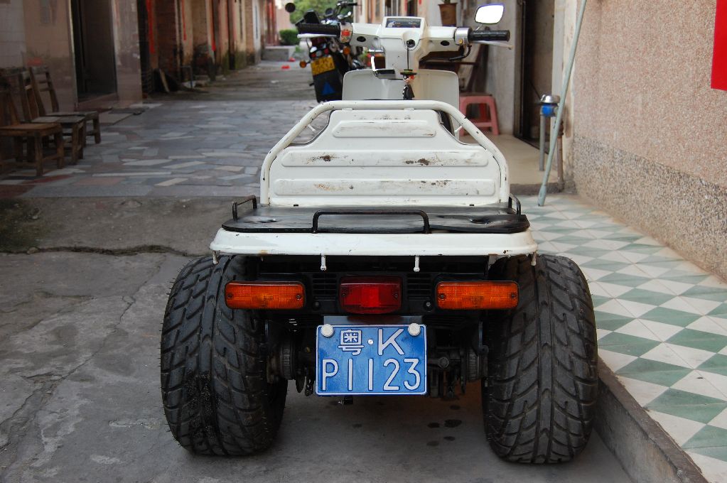 贺州试卖ＺＸＲ－２５０Ｒ（４２００）接受换车，只换女装车,小点的~给老婆用